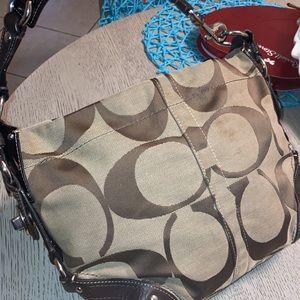 Coach Purse. Read all see pics.